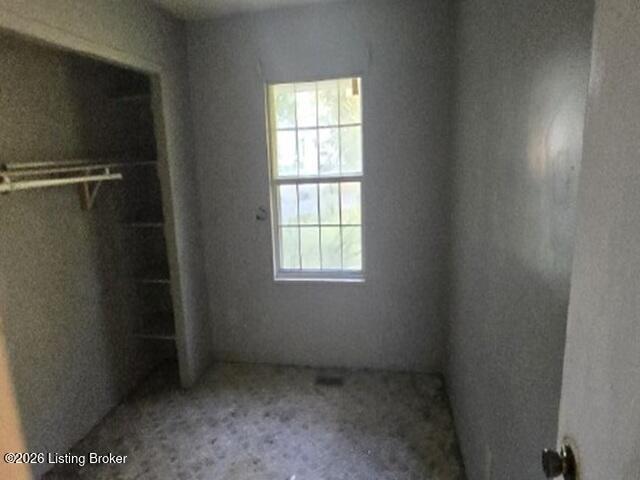 6021 Greenvale Dr, Paducah, KY 42003
