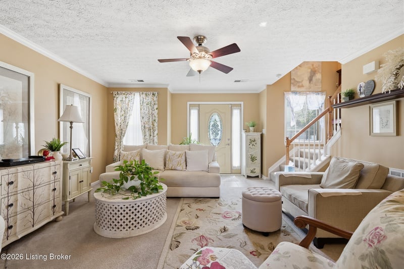 6030 Woodhaven Pl Cir, Louisville, KY 40228