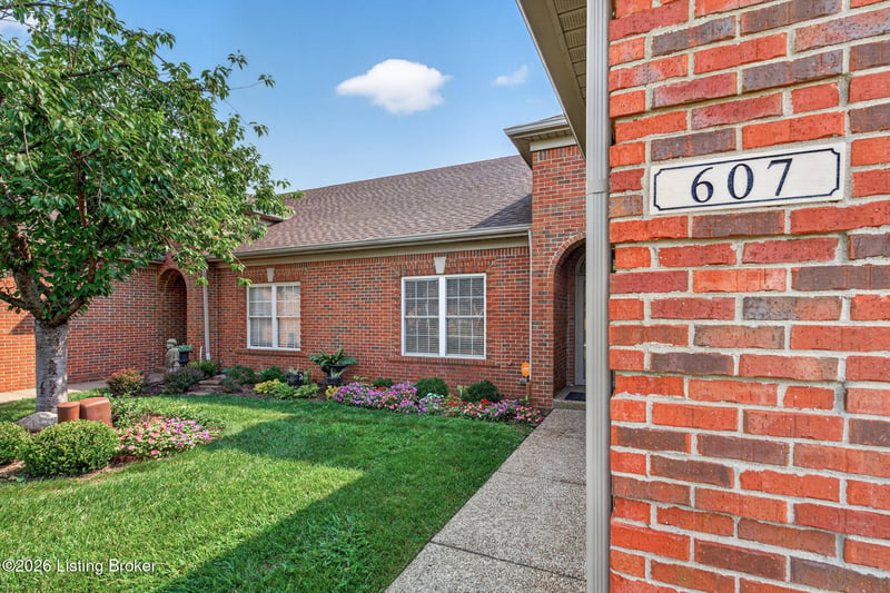 607 Tessin Way, Louisville, KY 40223