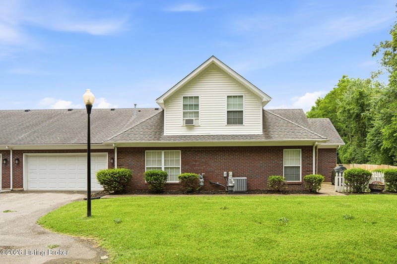 6100 Apple Creek Rd, Louisville, KY 40219