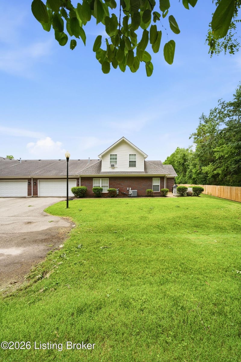 6100 Apple Creek Rd, Louisville, KY 40219