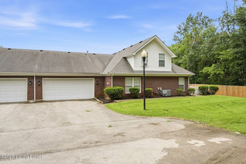 6100 Apple Creek Rd, Louisville, KY 40219