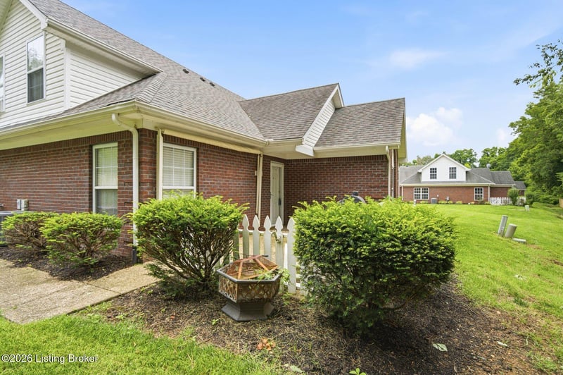 6100 Apple Creek Rd, Louisville, KY 40219
