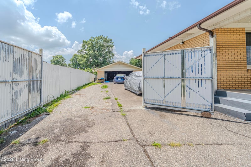 6102 W Pages Ln, Louisville, KY 40258