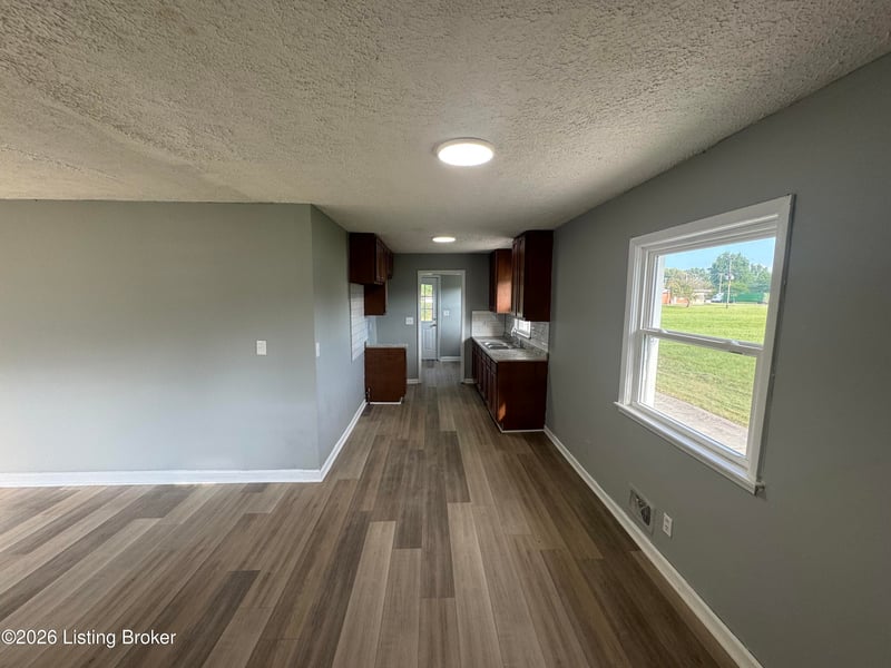 6107 Oakdale Ln, Louisville, KY 40219