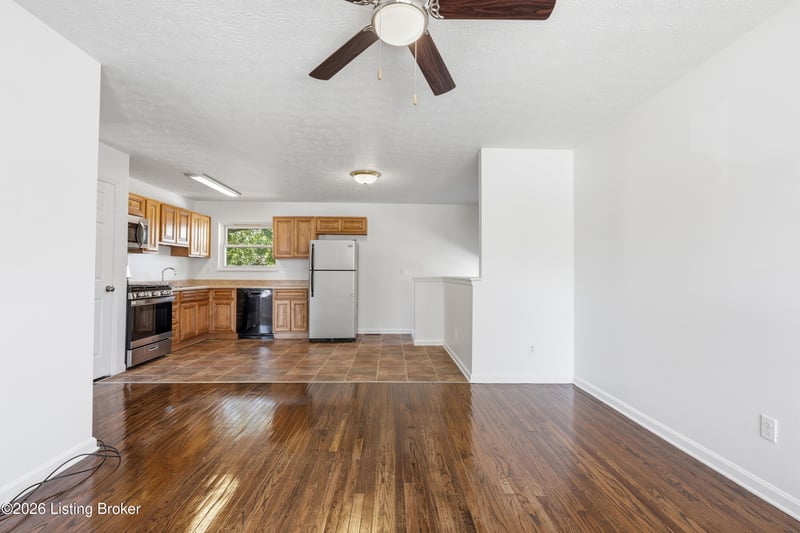 611 Blossom Rd, Louisville, KY 40229