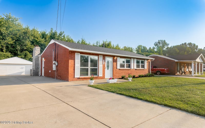611 Glengarry Dr, Louisville, KY 40118