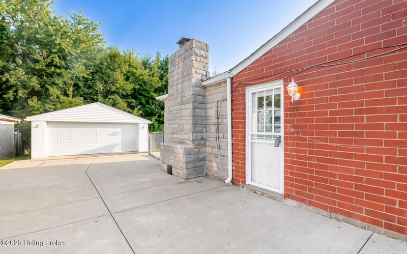611 Glengarry Dr, Louisville, KY 40118