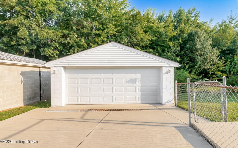 611 Glengarry Dr, Louisville, KY 40118
