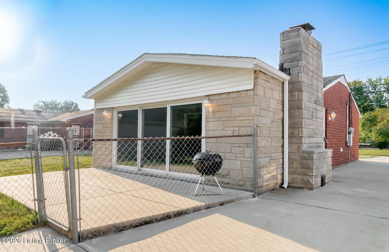 611 Glengarry Dr, Louisville, KY 40118
