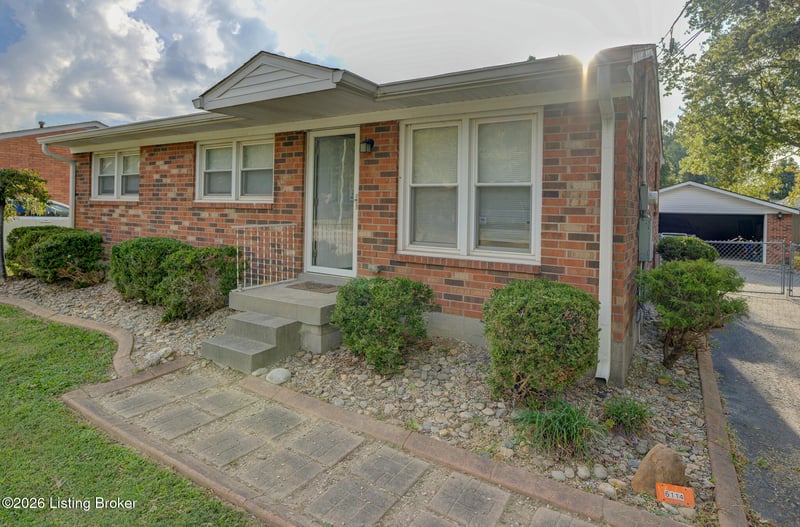 6114 Cooper Chapel Rd, Louisville, KY 40229