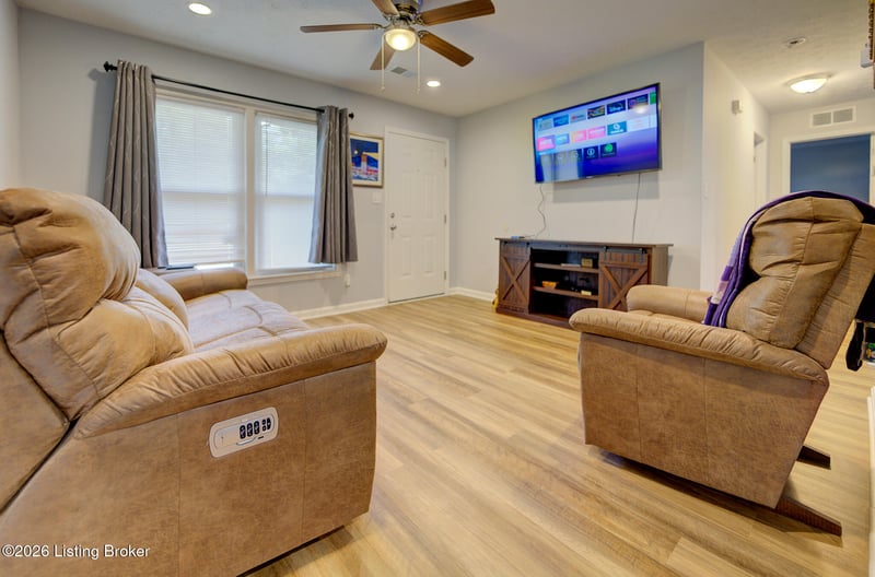 6114 Cooper Chapel Rd, Louisville, KY 40229