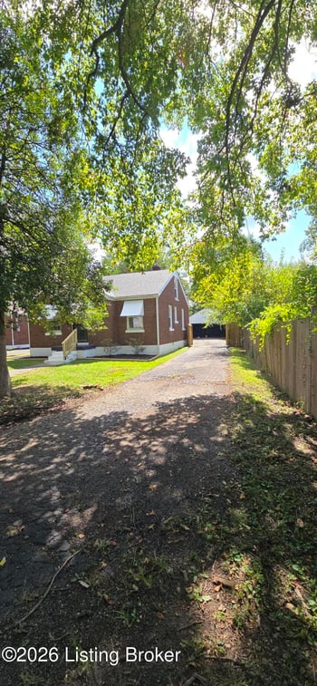 6120 Lone Oak Trl, Louisville, KY 40214