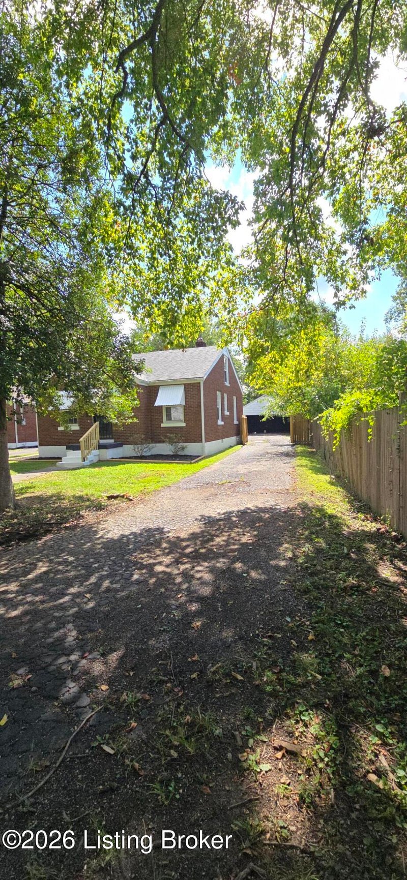 6120 Lone Oak Trl, Louisville, KY 40214