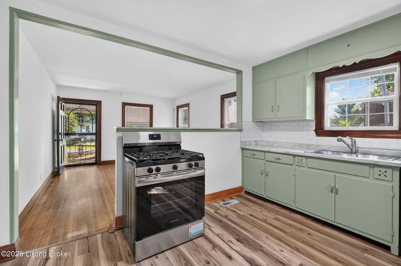 6120 Lone Oak Trl, Louisville, KY 40214