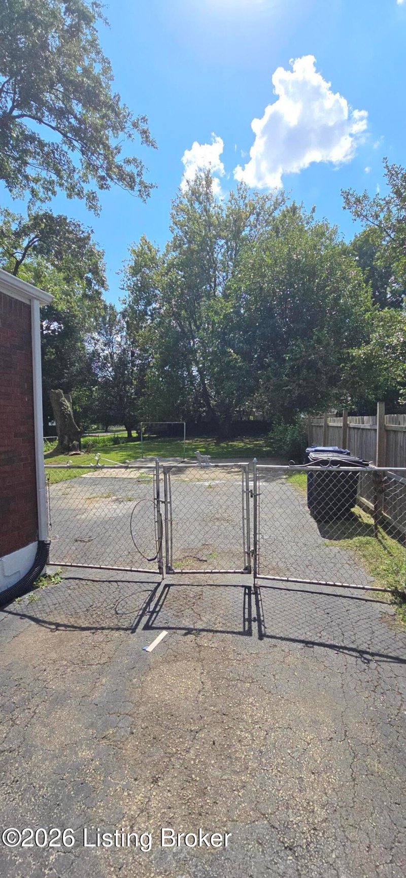 6122 Lone Oak Trl, Louisville, KY 40214