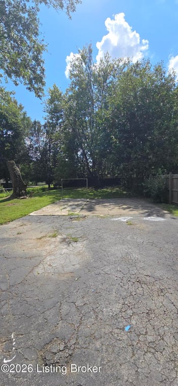 6122 Lone Oak Trl, Louisville, KY 40214
