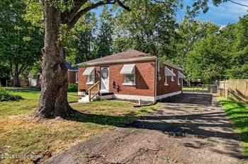 6122 Lone Oak Trl, Louisville, KY 40214