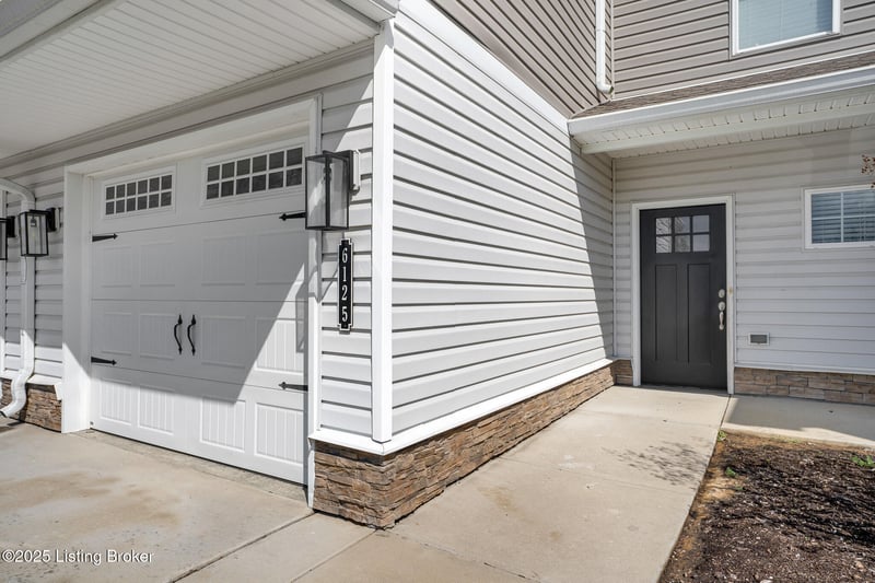 6124 Goalby Dr, Louisville, KY 40258