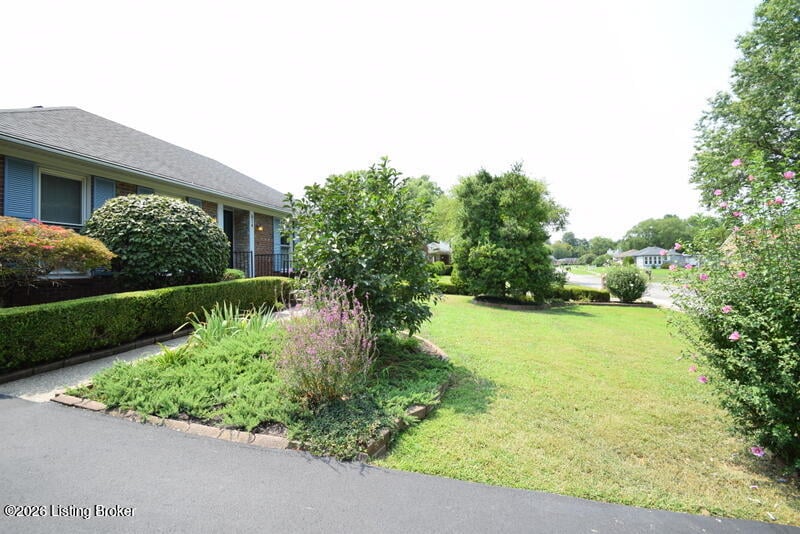614 Stivers Rd, Louisville, KY 40207