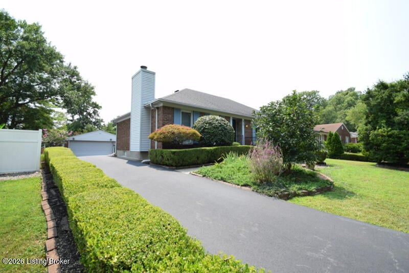 614 Stivers Rd, Louisville, KY 40207