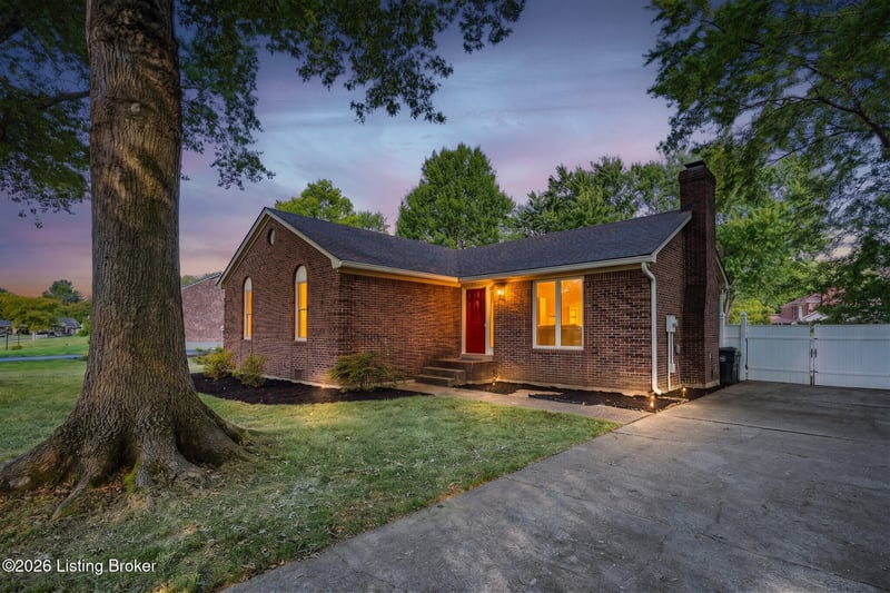 615 Stivers Rd, Louisville, KY 40207