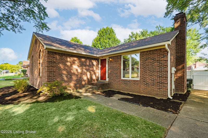 615 Stivers Rd, Louisville, KY 40207