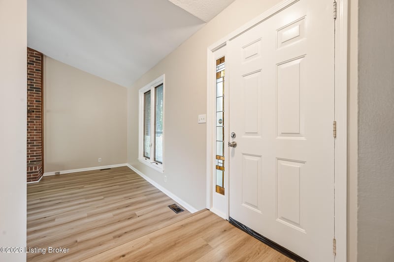 615 Stivers Rd, Louisville, KY 40207