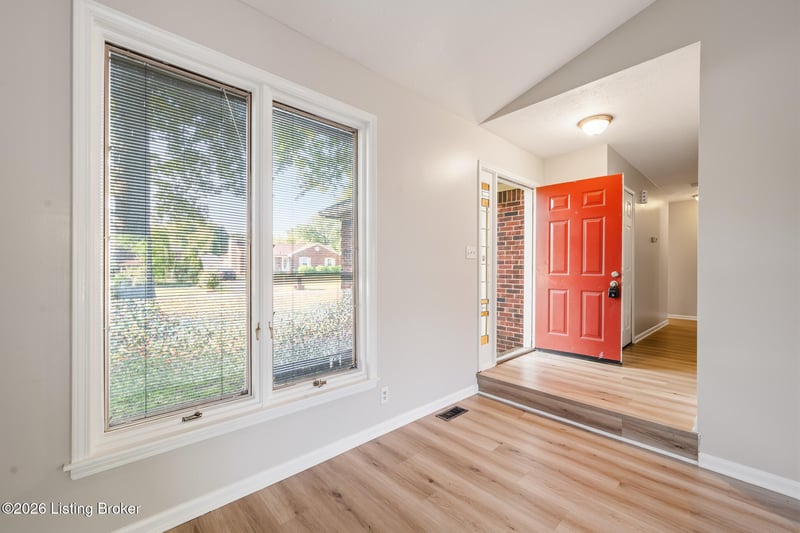 615 Stivers Rd, Louisville, KY 40207
