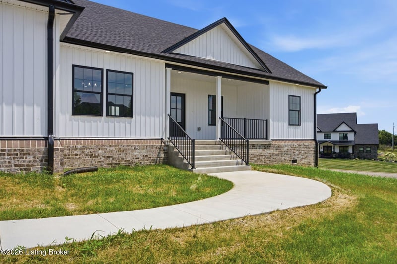617 Ridge Crest Dr, Harrodsburg, KY 40330