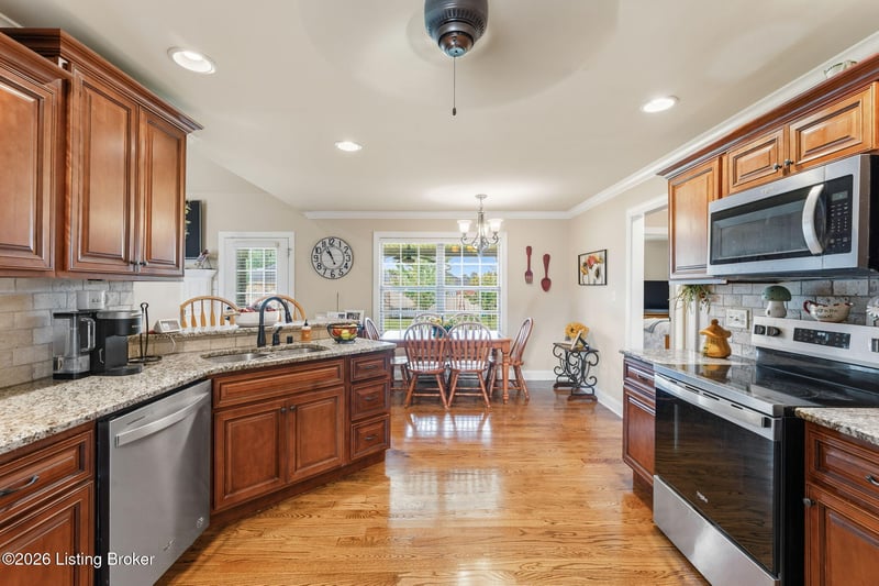 618 Baden Ln, Bowling Green, KY 42104