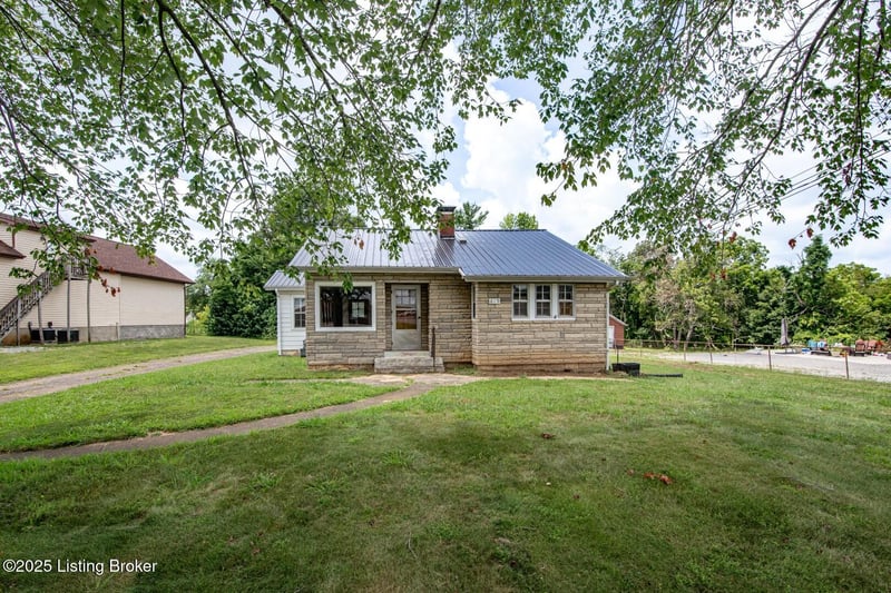 619 S Wilson Rd, Radcliff, KY 40160