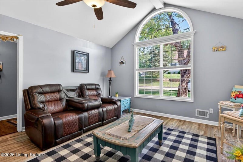 6200 Whispering Hills Blvd, Louisville, KY 40219