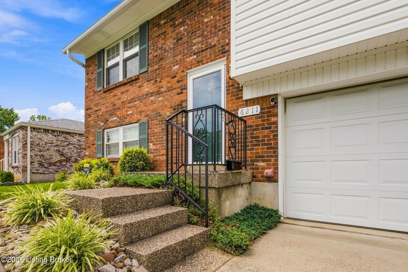 6211 Lynnchester Dr, Louisville, KY 40219