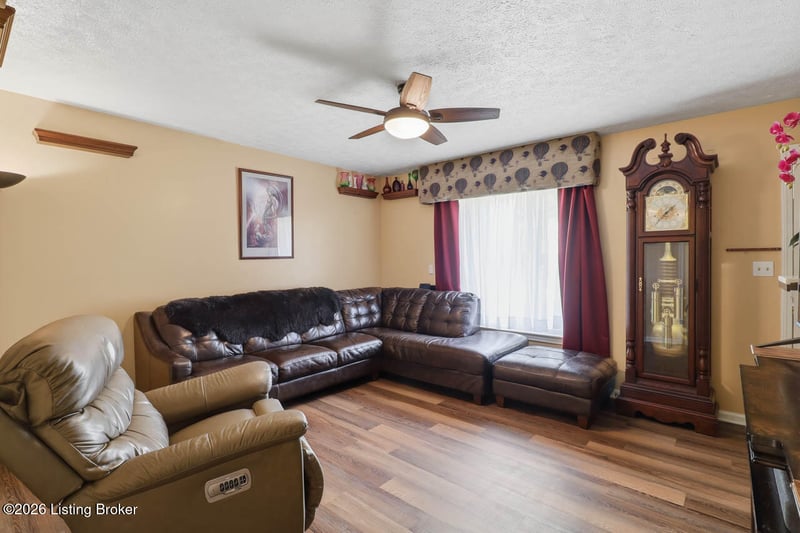 6212 Big Ben Dr, Louisville, KY 40291