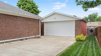 6215 Bay Pine Dr, Louisville, KY 40219