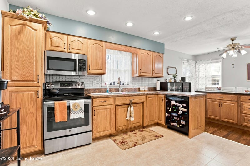 6217 Maywick Rd, Louisville, KY 40272