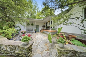 6218 Applegate Ln, Louisville, KY 40219
