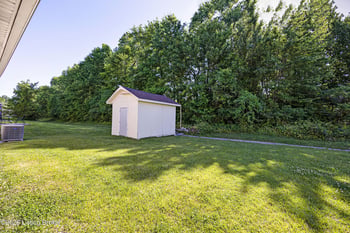 6227 Valley Forest Dr, Louisville, KY 40219