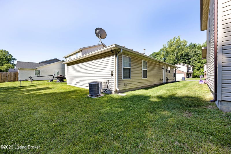 6227 Valley Forest Dr, Louisville, KY 40219