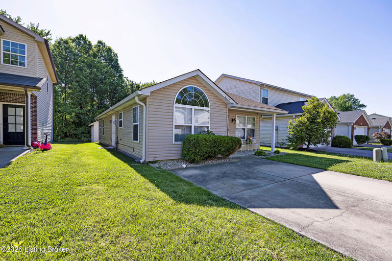 6227 Valley Forest Dr, Louisville, KY 40219
