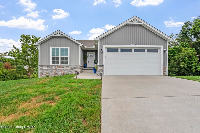 6310 Larkgrove Dr, Louisville, KY 40229
