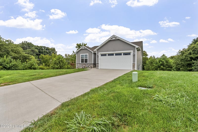 6310 Larkgrove Dr, Louisville, KY 40229