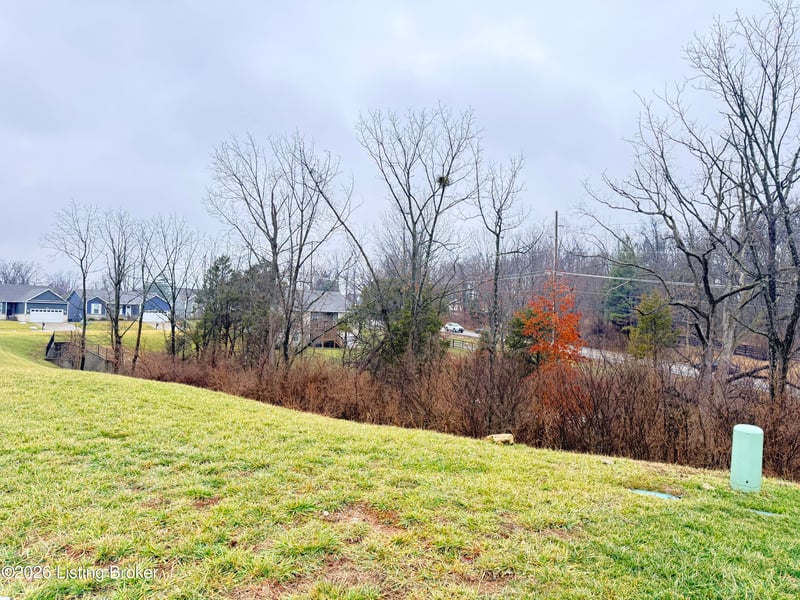 6311 Larkgrove Dr, Louisville, KY 40229