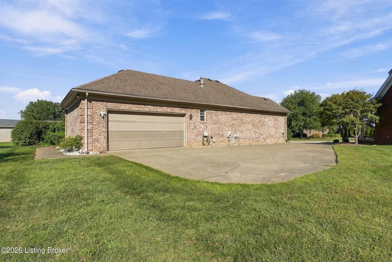 6314 Winding Stream Dr, Louisville, KY 40272