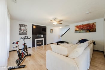 6319 Maravian Dr, Louisville, KY 40258