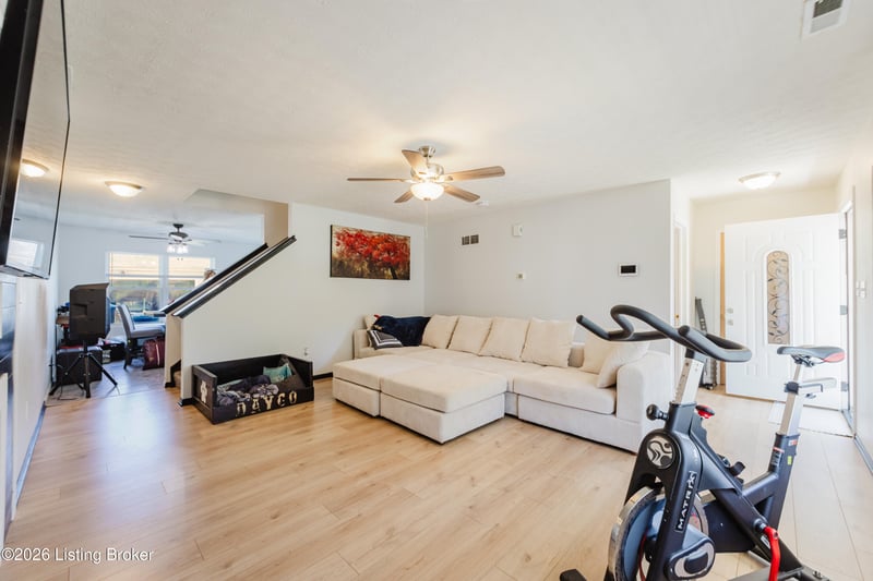 6319 Maravian Dr, Louisville, KY 40258
