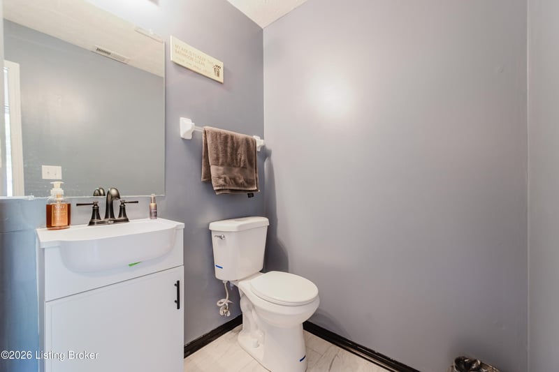 6319 Maravian Dr, Louisville, KY 40258