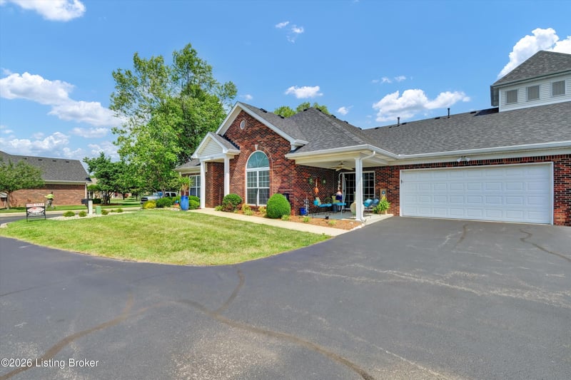 6319 Rivers End Dr, Louisville, KY 40258