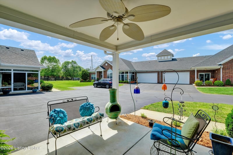 6319 Rivers End Dr, Louisville, KY 40258